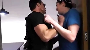 Smuggler fall in searched & fucked by copper