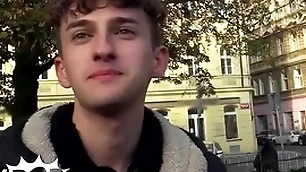 Good-looking guy at the park swallows a strangert's dick & shows tha he definitely has experience with boners - twink procreate