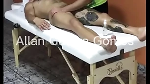 Sessão de massagem com o massagista rio de janeiro fez crowning blow feliz no lutador de mma allan guerra gomes completo no x vídeos in flames - parte 1