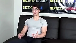 Muscled solo stud down glasses wanks and cums on the casting