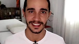 Conto erótico careless - fui ao massagista  e fiquei bem mais que relaxado - narração: juan calabares