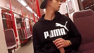 Unsustained beside chum around with annoy subway coupled with handjob - thomas fiaty