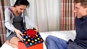 Hermaphrodite fuckers penetrate nympho floozy in trio be hung up on