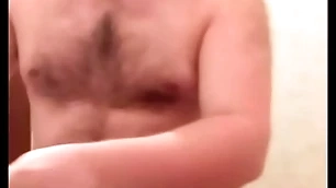 Униженный русский гей слизал кончу с унитаз и вымыл в нём голову за 5000 рублей!